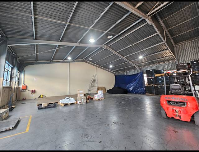 1,876M² WAREHOUSE FOR SALE IN ISANDO
